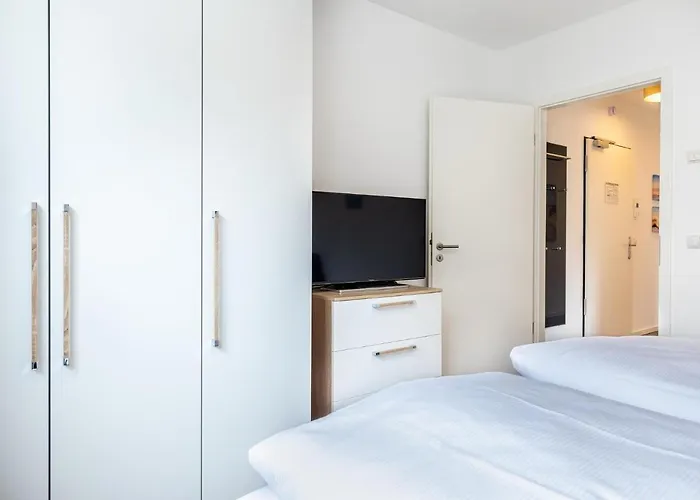 Ostseeallee Ostseeallee 5-47 شقة 4*
